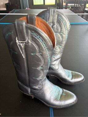 VTG Women Wrangler Western Boots Silver with Turquoise Stitching Sz 8.5 D